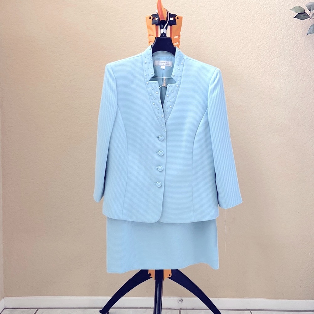 Tahari Woman Suit